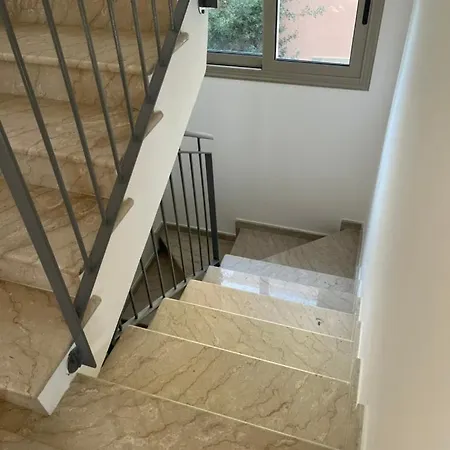 וילה Leda Polis
